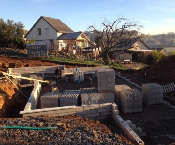 Maçonnerie des fondations d’une maison neuve à Montboucons réalisée par la SARL Jeanney Frères